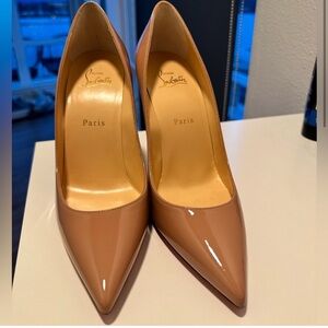 Christian Loubotin Kate Size 39, 100 mm pumps in color Nude- like new condition.